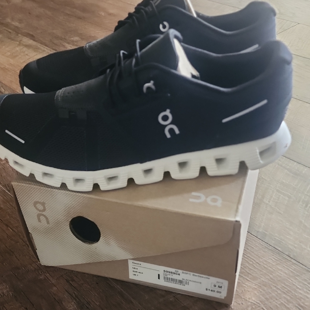 On CLOUD 5 Running Womens  Black Shoes